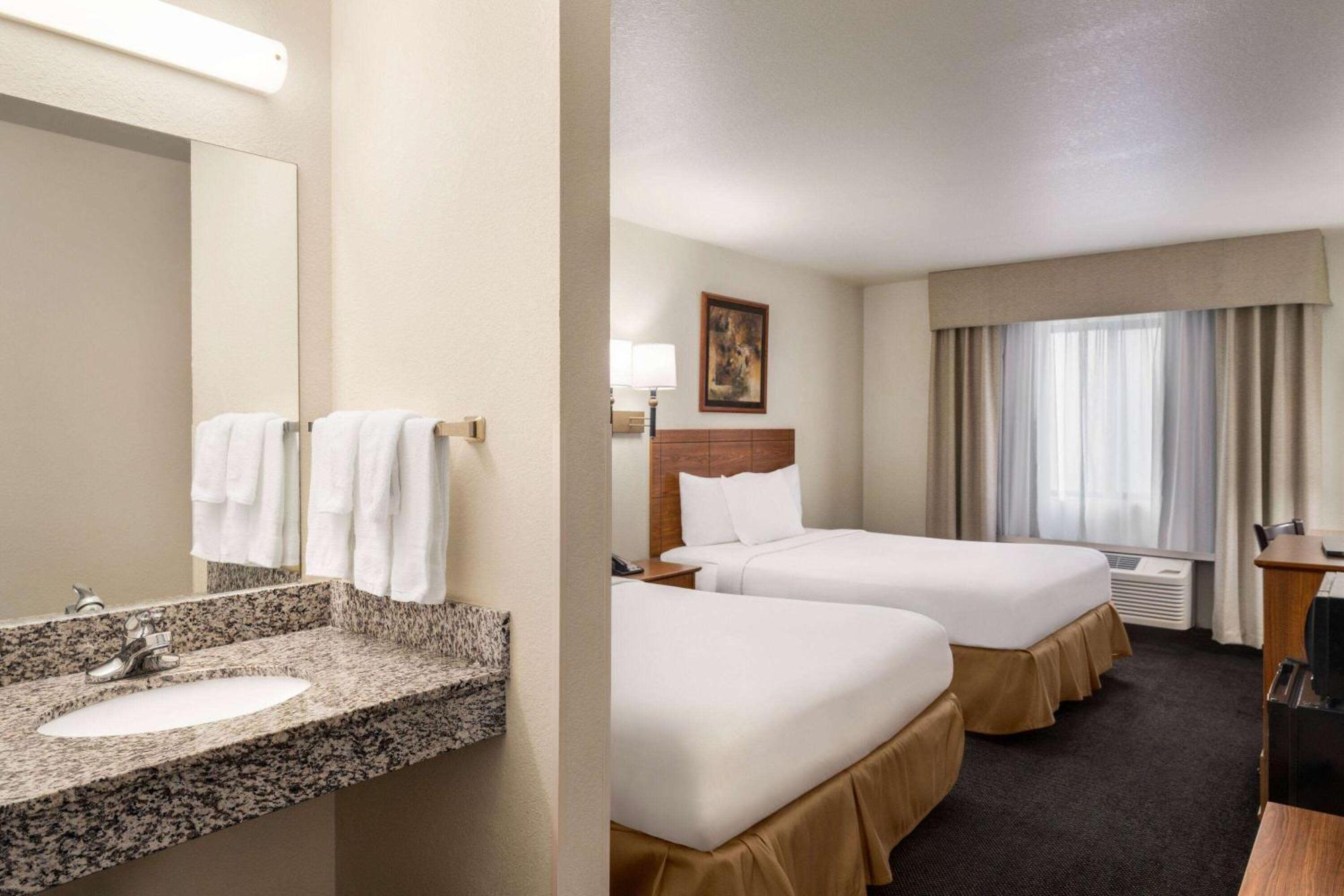 Travelodge By Wyndham Hotel 2*