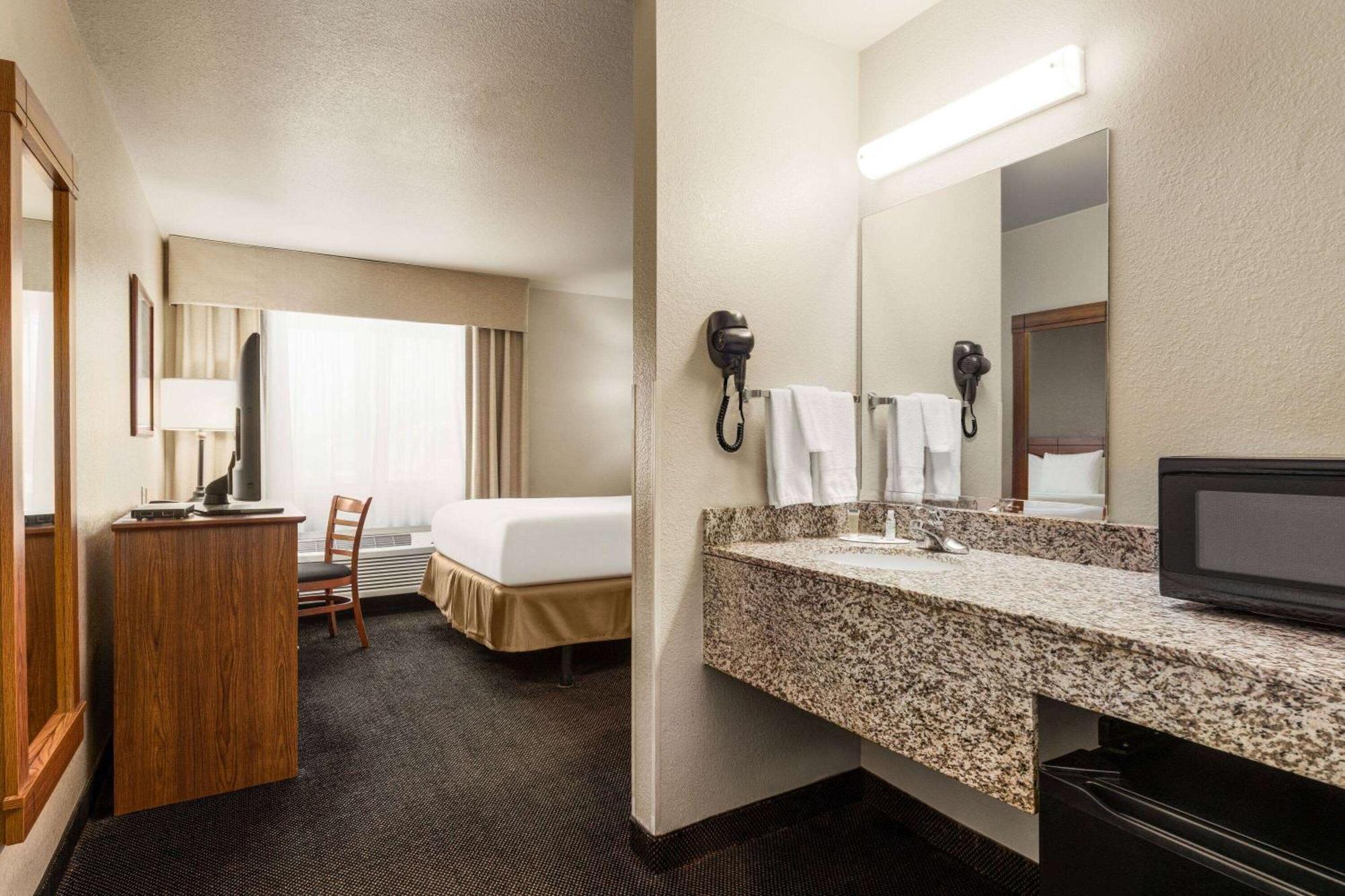 Travelodge By Wyndham Hotel Dexter
