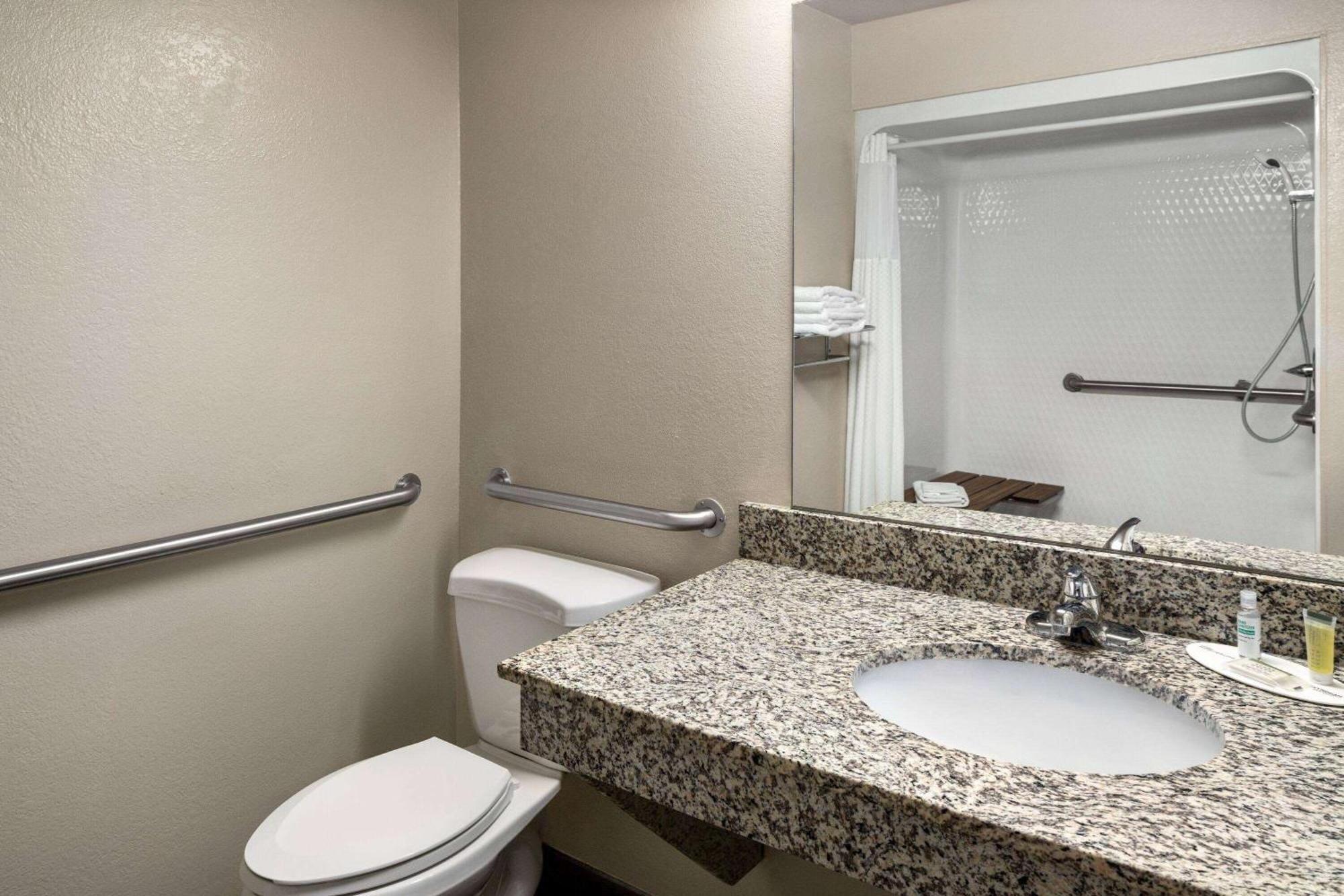 Travelodge By Wyndham Hotel 2*