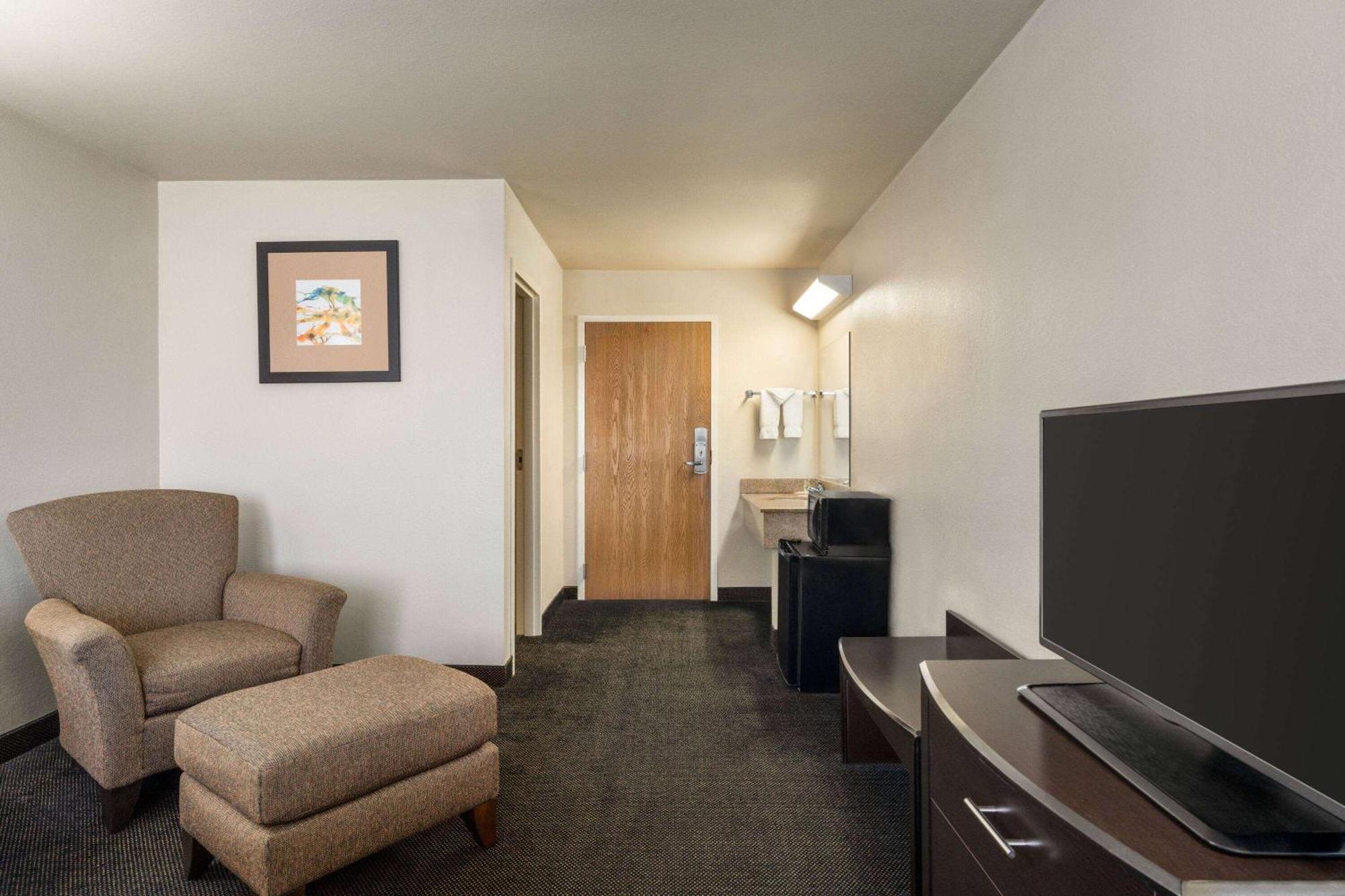 Travelodge By Wyndham Hotel